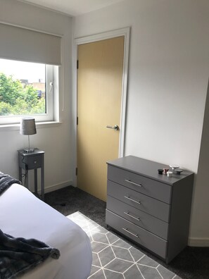 Apartamento conforto | 2 quartos, cortinas blackout, ferros/tábuas de passar roupa
