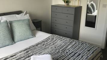 Comfort Apartment | 2 bedrooms, blackout curtains, iron/ironing board, free WiFi