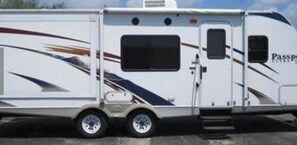 Property grounds - Frontier days special, RV camper sleeps 6 (Cheyenne)
