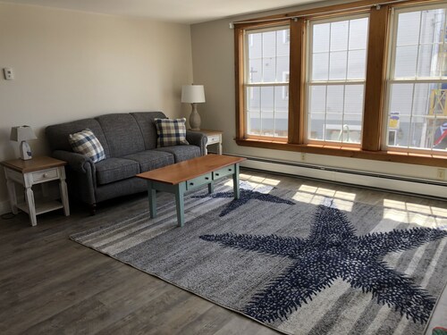 Convenient Downtown Location w/Harbor View