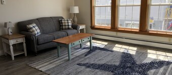 Convenient Downtown Location w/Harbor View