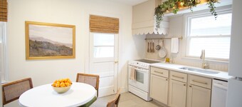 The BoHo Cottage | Newly Renovated Modern Luxury