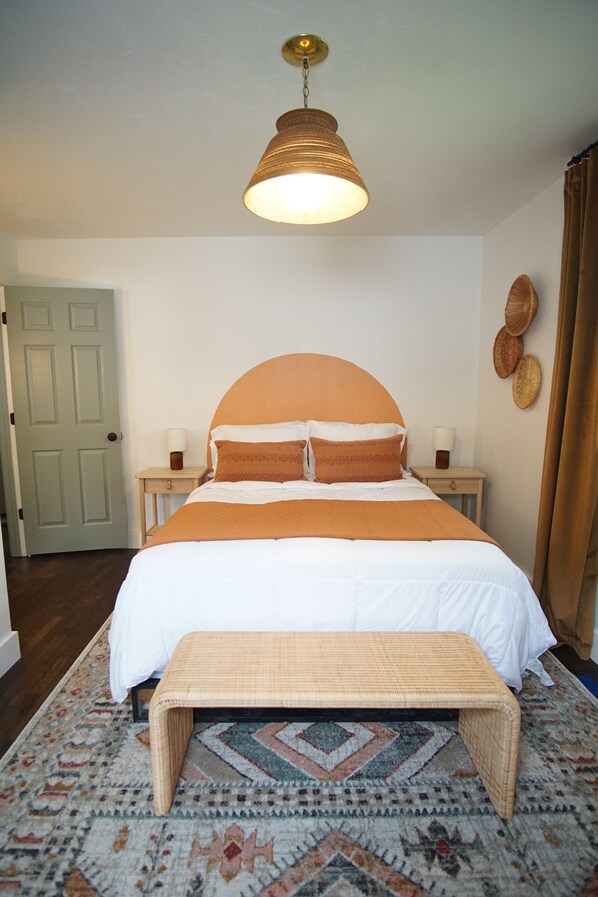 2 bedrooms, desk, free WiFi, bed sheets