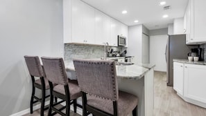 Private kitchen - Cozy Condo on Golf Course/Summer Rental/ Fort Myers (Fort Myers)