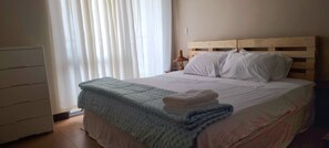 2 Schlafzimmer, Schreibtisch, Bügeleisen/Bügelbrett, kostenloses WLAN