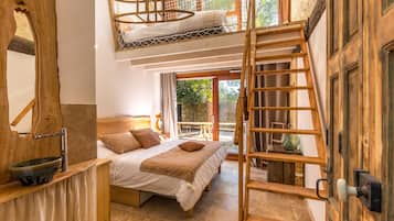 3 bedrooms, desk, iron/ironing board, travel crib