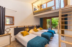 3 bedrooms, desk, iron/ironing board, travel cot