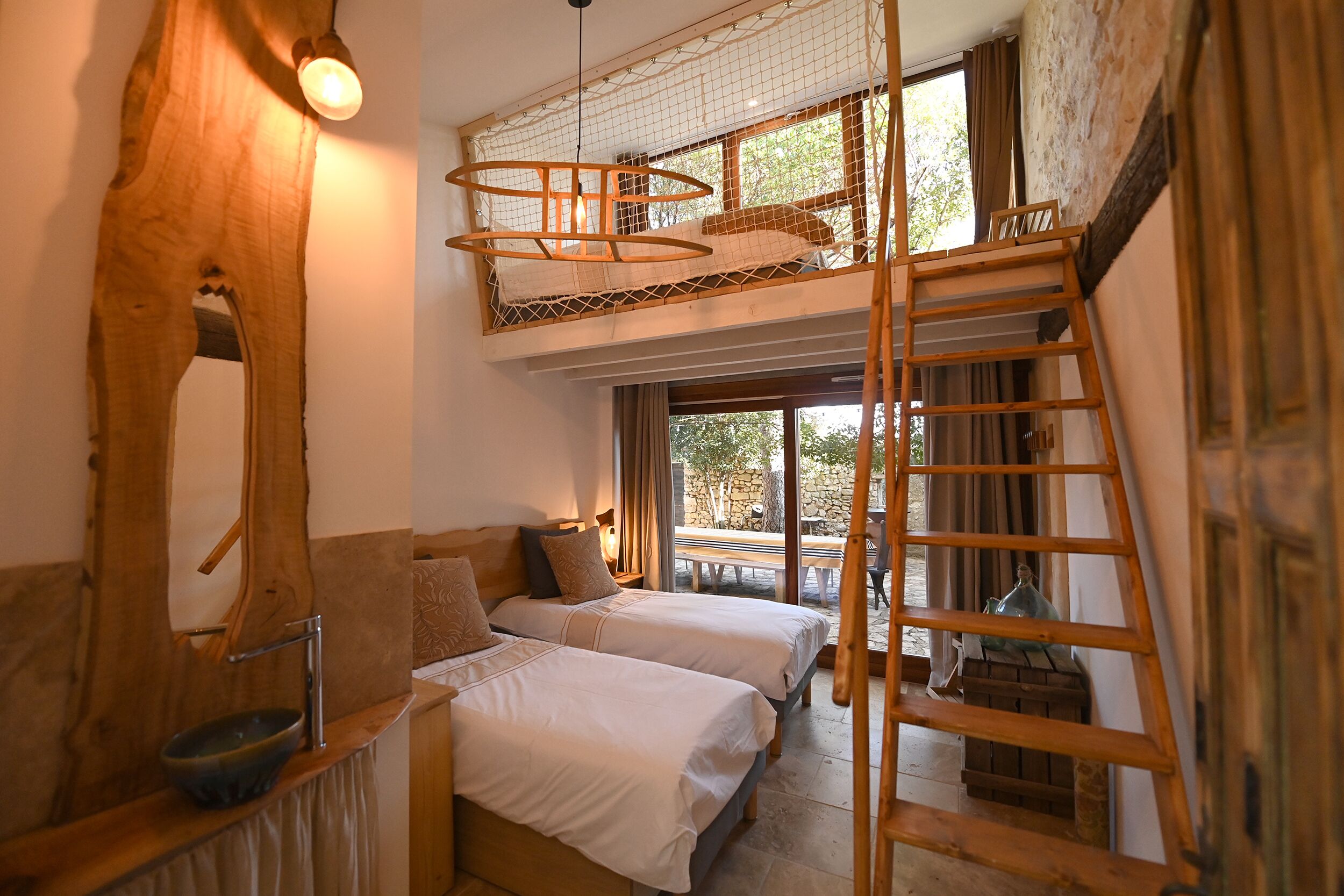 3 bedrooms, desk, iron/ironing board, travel crib