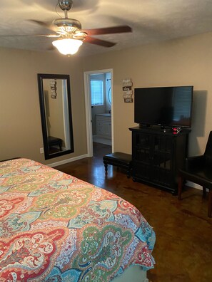 2 bedrooms, iron/ironing board, free WiFi, bed sheets