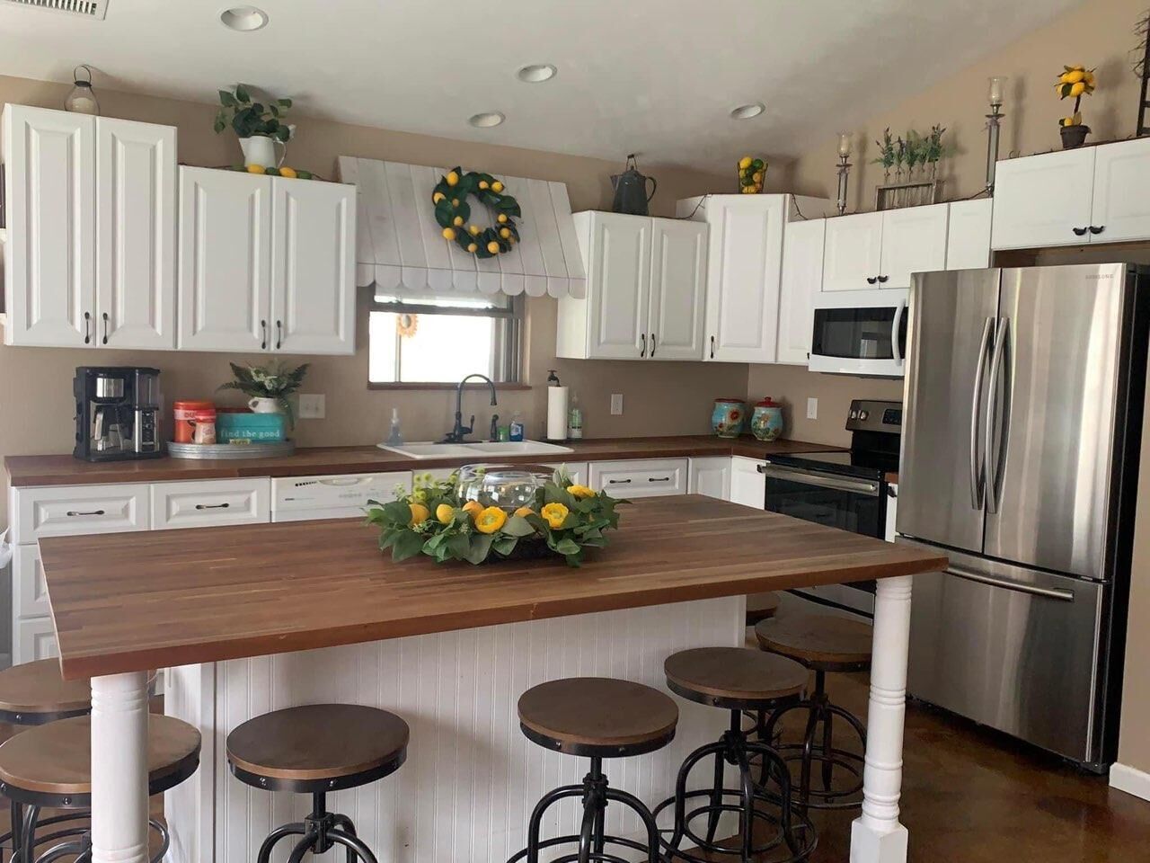 ثلاجة، ميكروويف، فرن، موقد طهي مسطح