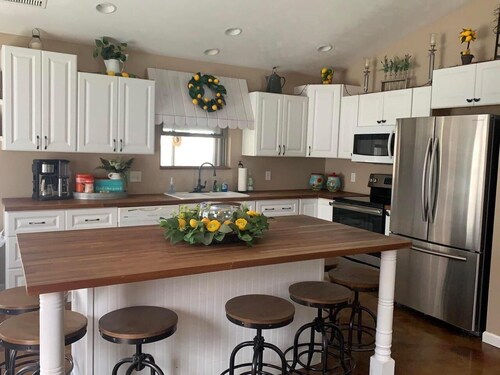 Shady Lakes Escape-w/n minutes from Wineries & Lakes!