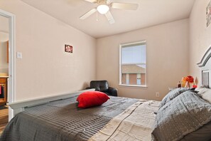 2 chambres, bureau, Wi-Fi, draps fournis