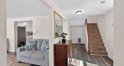 Newly Renovated Historic Middletown Home 15 min to Harris-Hershey!