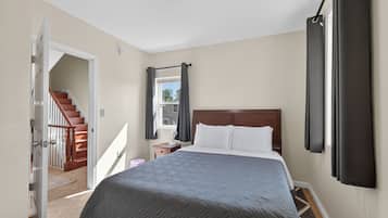 3 bedrooms, in-room safe, desk, iron/ironing board