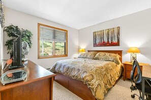 3 bedrooms, iron/ironing board, free WiFi, bed sheets