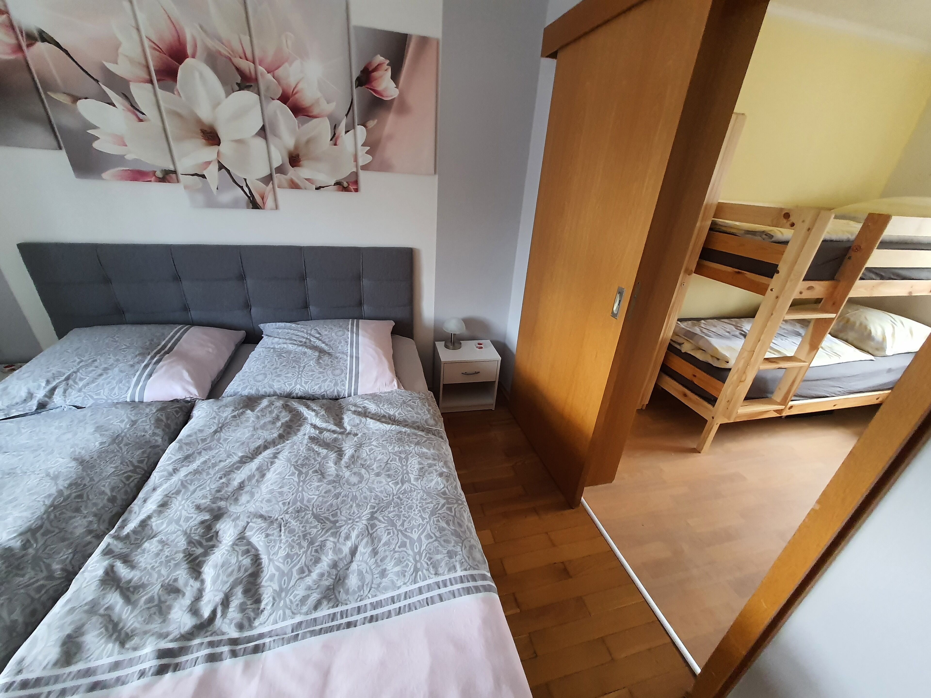 5 bedrooms, WiFi, bed sheets