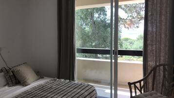 3 bedrooms, iron/ironing board, free WiFi