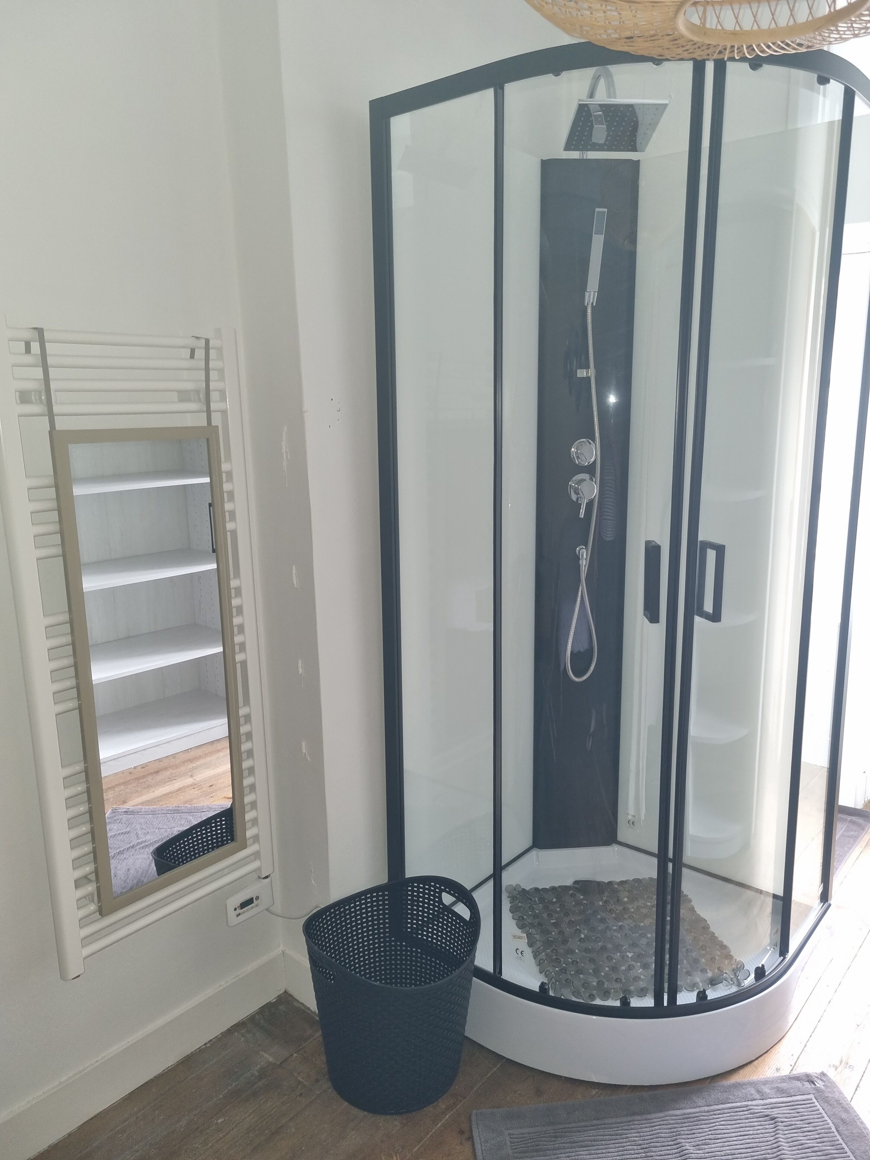 淋浴设施、吹风机、毛巾、卫生纸