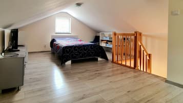 2 bedrooms, WiFi, bed sheets