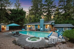 A house with a swimming pool, outdoor seating, and a hot tub. - Modern Log house! Private Pool! Spa! Close to town (Guerneville)