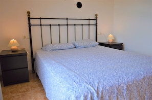 4 bedrooms, in-room safe, iron/ironing board, free WiFi