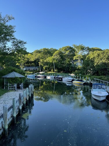 Cozy Farmhouse Secluded Community w/ Private Beach