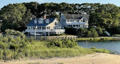 Cozy Farmhouse Secluded Community w/ Private Beach