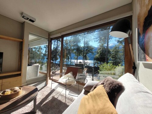 Beautiful lakefront apartment with heated pool