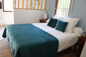 Minibar, cortinas blackout, sistema de insonorización y wifi gratis 