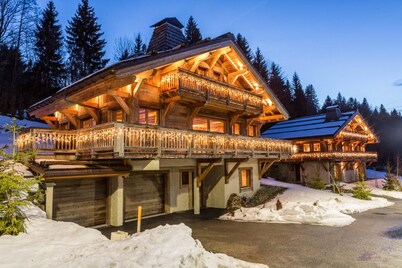 Little corner of paradise with outdoor pool facing Mont Blanc