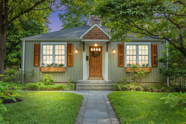We are proud to present a charming 2BR cottage in lovely North Wales, PA!