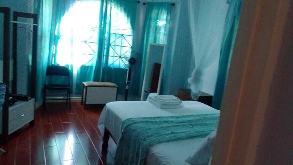 2 bedrooms, desk, iron/ironing board, free WiFi