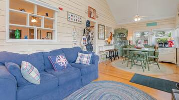 Smart-tv, pejs, dvd-afspiller, bøger