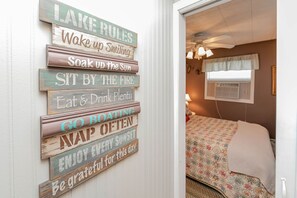 3 bedrooms, iron/ironing board, free WiFi, bed sheets - Available for off season rental (Belle Center)