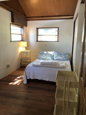 2 Schlafzimmer, Reisekinderbett, kostenloses WLAN, Bettwäsche
