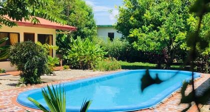 5 minutes to the marine in sierpe peninsula osa, Costa Rica! Bed & Bread Hotel!!
