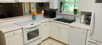 Cush Jax Baymeadows Ranch, Close to Everything!