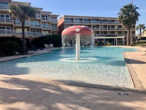 Outdoor pool, a heated pool - Oceanfront condo with beach view – 2 pools (Galveston)