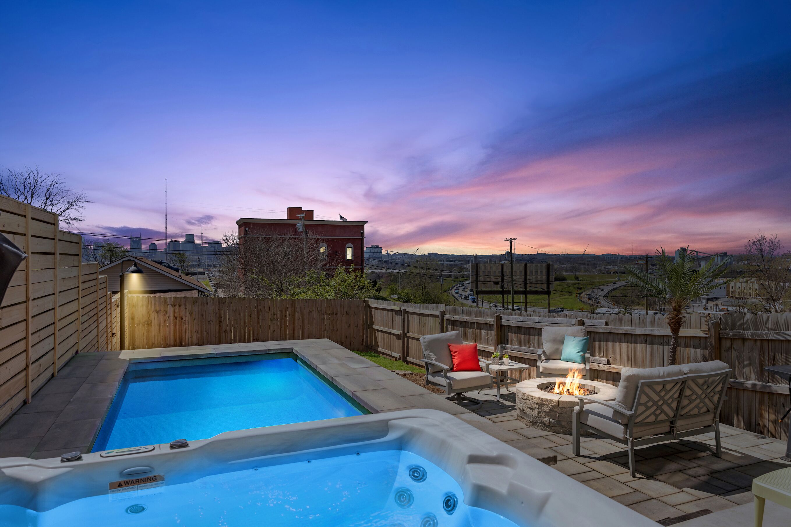Backyard Oasis★Pool★Hot Tub★Fire Pit & Grill★Close to Broadway/Downtown! 