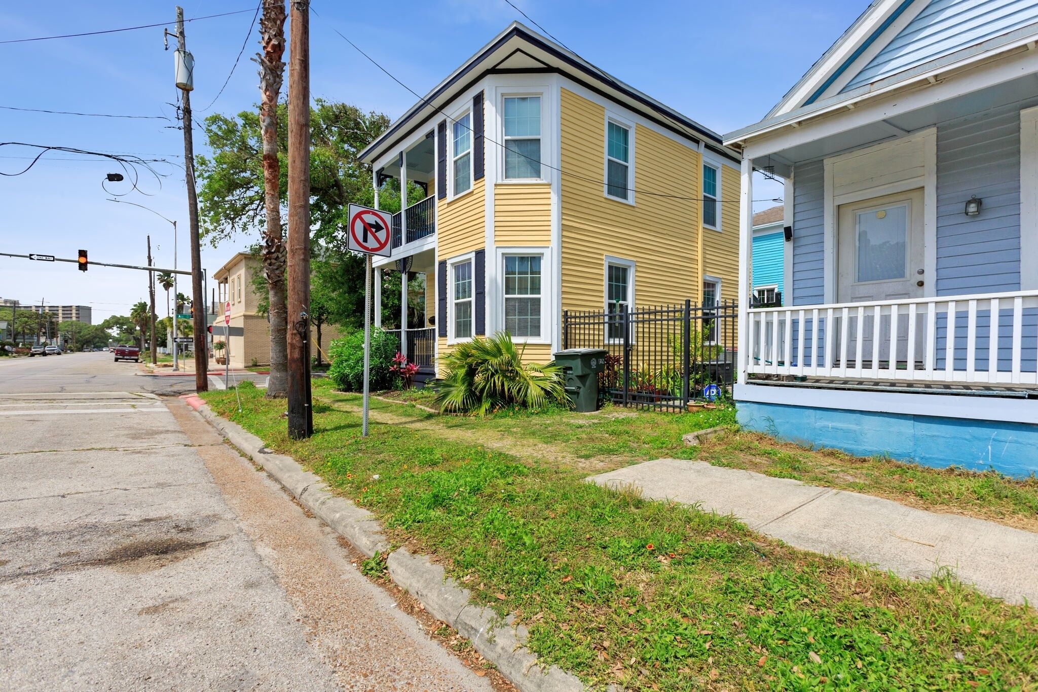 Fuller House Just 3 Blocks to Beach by RedAwning