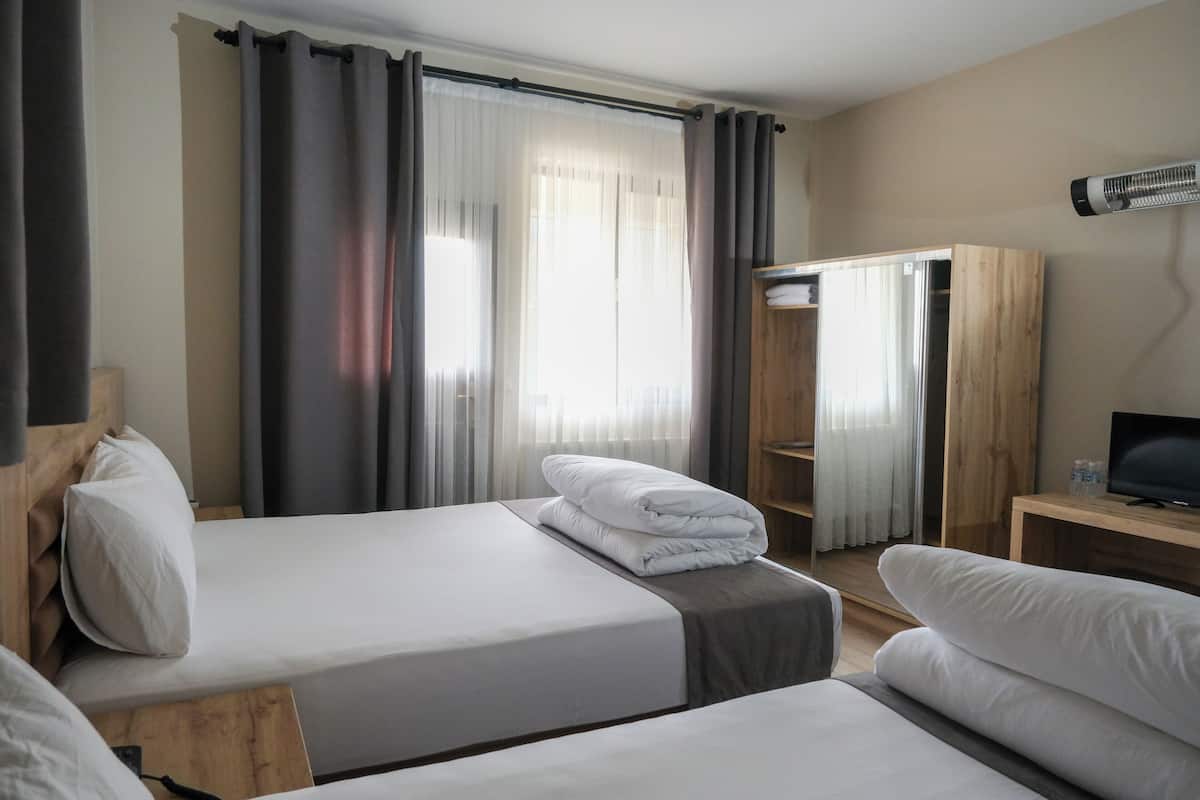 1 bedroom, premium bedding, desk, laptop workspace