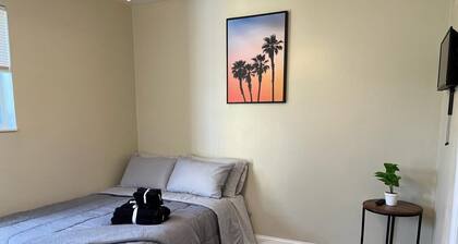 Summer Special:Experience downtown charm 10 min drive to Las Olas