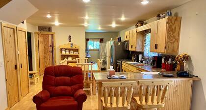NEW!! Clean, Comfortable & Spacious Northwoods Cabin.