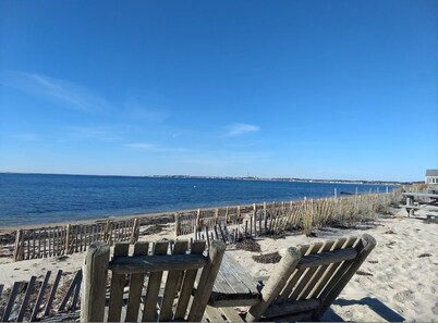 Cozy Beach-Front Cottage ON the Sand