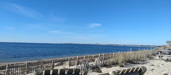 Cozy Beach-Front Cottage ON the Sand