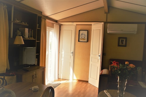 A750 m de la plage sur petit camping privé
