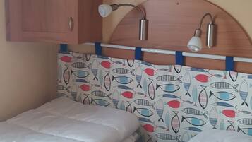 2 bedrooms, iron/ironing board, travel cot, free WiFi