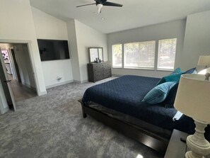 4 habitaciones, escritorio, tabla de planchar con plancha y wifi gratis
