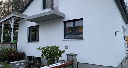 Top moderne, sehr ruhige Wohnung direkt am Wald - 5 Fahrradmin. vom Bodensee