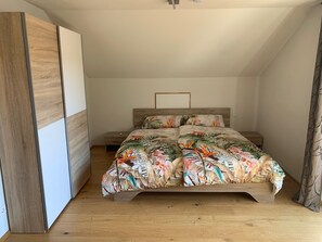 2 Schlafzimmer, Reisekinderbett, kostenloses WLAN, Bettwäsche